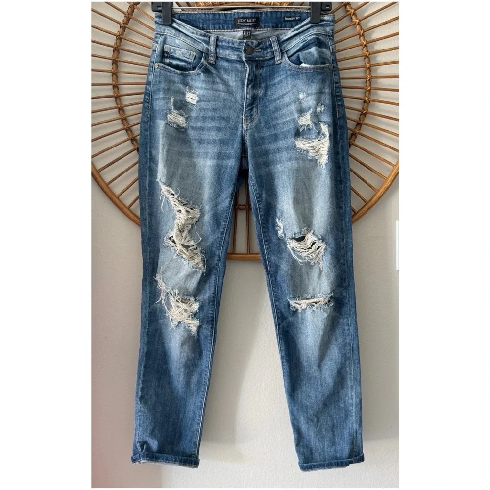 Judy blue boyfriend fit distressed jeans size 5 or 27